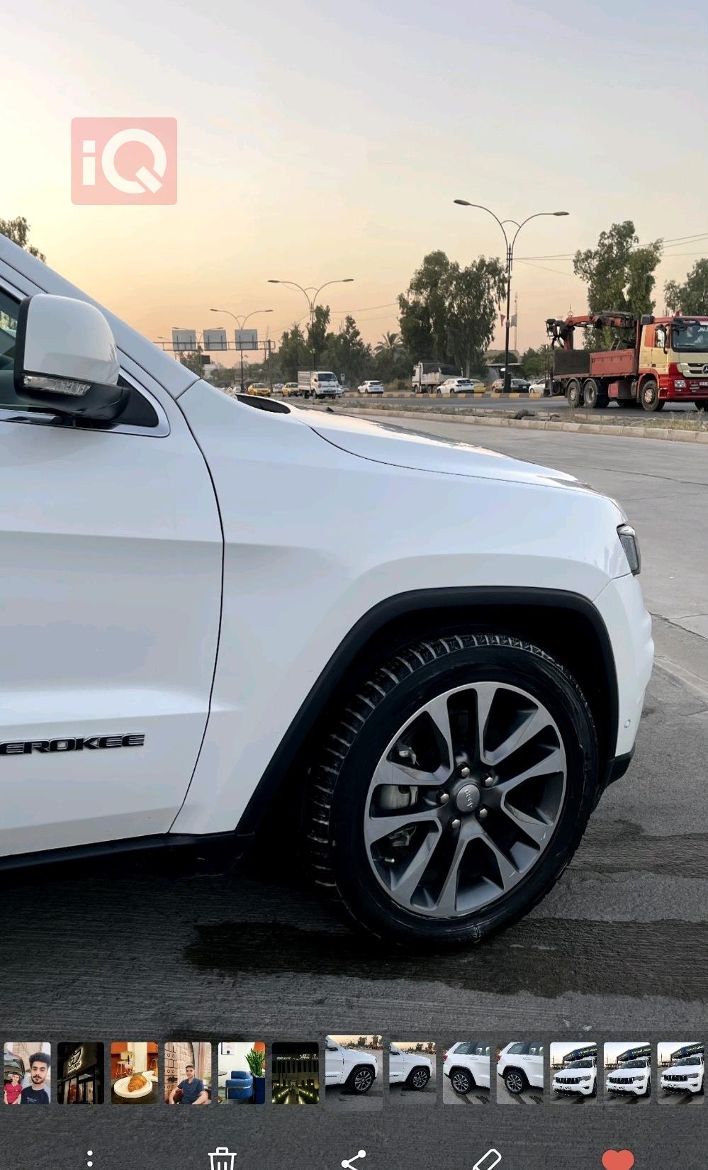 جیپ گراند شیرۆکی